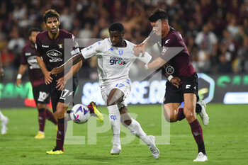 2022-09-05 - Emmanuel Ekong of Empoli FC  and Flavius Daniliuc of US Salernitana  competes for the ball with during the Serie A match between US Salernitana 1919 and FC Empoli  at Stadio Arechi   - US SALERNITANA VS EMPOLI FC - ITALIAN SERIE A - SOCCER