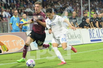 2022-09-05 - Krzysztof Piatek of US Salernitana and Fabiano Parisi of Empoli FC  competes for the ball with  during the Serie A match between US Salernitana 1919 and FC Empoli  at Stadio Arechi   - US SALERNITANA VS EMPOLI FC - ITALIAN SERIE A - SOCCER