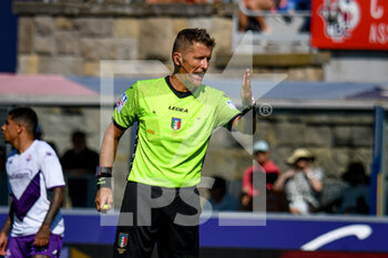 2022-09-11 - The referee of the match Daniele Orsato in action - BOLOGNA FC VS ACF FIORENTINA - ITALIAN SERIE A - SOCCER