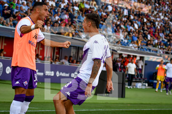 2022-09-11 - Fiorentina's Lucas Martinez Quarta celebrates after scoring a goal with Fiorentina's Rolando Mandragora - BOLOGNA FC VS ACF FIORENTINA - ITALIAN SERIE A - SOCCER