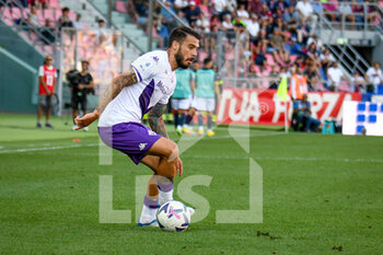 2022-09-11 - Fiorentina's Lorenzo Venuti portrait in action - BOLOGNA FC VS ACF FIORENTINA - ITALIAN SERIE A - SOCCER