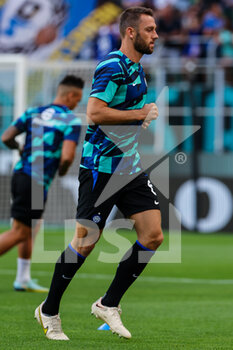 2022-09-10 - Stefan De Vrij of FC Internazionale warms up during the Serie A 2022/23 football match between FC Internazionale and Torino FC at Giuseppe Meazza Stadium, Milan, Italy on September 10, 2022 - INTER - FC INTERNAZIONALE VS TORINO FC - ITALIAN SERIE A - SOCCER
