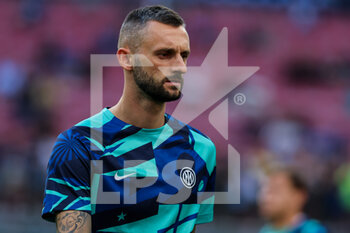 2022-09-10 - Marcelo Brozovic of FC Internazionale looks on during the Serie A 2022/23 football match between FC Internazionale and Torino FC at Giuseppe Meazza Stadium, Milan, Italy on September 10, 2022 - INTER - FC INTERNAZIONALE VS TORINO FC - ITALIAN SERIE A - SOCCER