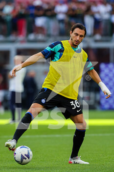 2022-09-10 - Matteo Darmian of FC Internazionale warms up during the Serie A 2022/23 football match between FC Internazionale and Torino FC at Giuseppe Meazza Stadium, Milan, Italy on September 10, 2022 - INTER - FC INTERNAZIONALE VS TORINO FC - ITALIAN SERIE A - SOCCER