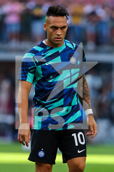 2022-09-10 - Lautaro Martinez of FC Internazionale warms up during the Serie A 2022/23 football match between FC Internazionale and Torino FC at Giuseppe Meazza Stadium, Milan, Italy on September 10, 2022 - INTER - FC INTERNAZIONALE VS TORINO FC - ITALIAN SERIE A - SOCCER