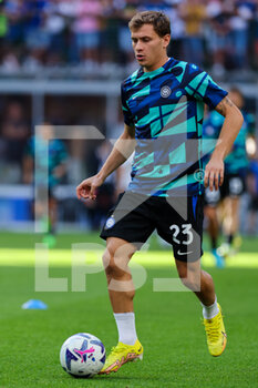 2022-09-10 - Nicolo Barella of FC Internazionale warms up during the Serie A 2022/23 football match between FC Internazionale and Torino FC at Giuseppe Meazza Stadium, Milan, Italy on September 10, 2022 - INTER - FC INTERNAZIONALE VS TORINO FC - ITALIAN SERIE A - SOCCER