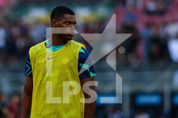2022-09-10 - Denzel Dumfries of FC Internazionale looks on during the Serie A 2022/23 football match between FC Internazionale and Torino FC at Giuseppe Meazza Stadium, Milan, Italy on September 10, 2022 - INTER - FC INTERNAZIONALE VS TORINO FC - ITALIAN SERIE A - SOCCER