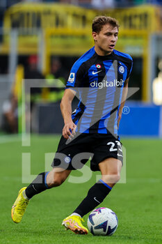 2022-09-10 - Nicolo Barella of FC Internazionale in action during the Serie A 2022/23 football match between FC Internazionale and Torino FC at Giuseppe Meazza Stadium, Milan, Italy on September 10, 2022 - INTER - FC INTERNAZIONALE VS TORINO FC - ITALIAN SERIE A - SOCCER
