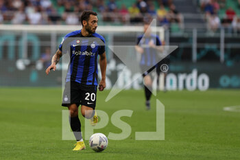 2022-09-10 - Hakan Calhanoglu of FC Internazionale in action during the Serie A 2022/23 football match between FC Internazionale and Torino FC at Giuseppe Meazza Stadium, Milan, Italy on September 10, 2022 - INTER - FC INTERNAZIONALE VS TORINO FC - ITALIAN SERIE A - SOCCER