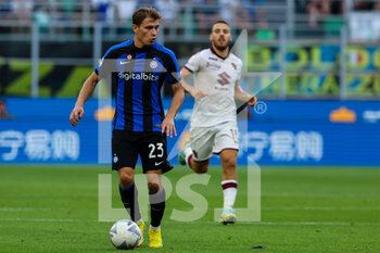 2022-09-10 - Nicolo Barella of FC Internazionale in action during the Serie A 2022/23 football match between FC Internazionale and Torino FC at Giuseppe Meazza Stadium, Milan, Italy on September 10, 2022 - INTER - FC INTERNAZIONALE VS TORINO FC - ITALIAN SERIE A - SOCCER