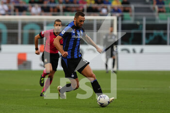 2022-09-10 - Stefan De Vrij of FC Internazionale in action during the Serie A 2022/23 football match between FC Internazionale and Torino FC at Giuseppe Meazza Stadium, Milan, Italy on September 10, 2022 - INTER - FC INTERNAZIONALE VS TORINO FC - ITALIAN SERIE A - SOCCER