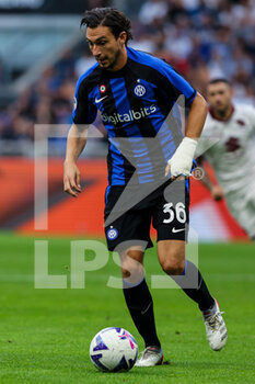 2022-09-10 - Matteo Darmian of FC Internazionale in action during the Serie A 2022/23 football match between FC Internazionale and Torino FC at Giuseppe Meazza Stadium, Milan, Italy on September 10, 2022 - INTER - FC INTERNAZIONALE VS TORINO FC - ITALIAN SERIE A - SOCCER