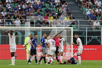 2022-09-10 - Referee Giovanni Ayroldi in action during the Serie A 2022/23 football match between FC Internazionale and Torino FC at Giuseppe Meazza Stadium, Milan, Italy on September 10, 2022 - INTER - FC INTERNAZIONALE VS TORINO FC - ITALIAN SERIE A - SOCCER