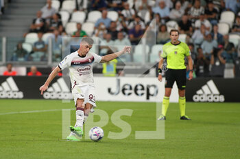2022-09-11 - Krzysztof Piatek (US Salernitana) scores the penalty - JUVENTUS FC VS US SALERNITANA - ITALIAN SERIE A - SOCCER