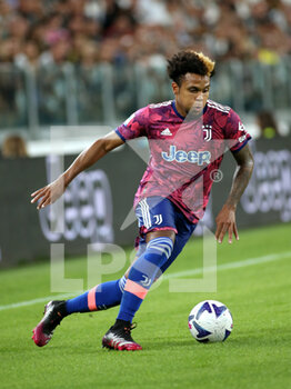 2022-09-11 - Weston McKennie (Juventus FC) controls the ball - JUVENTUS FC VS US SALERNITANA - ITALIAN SERIE A - SOCCER