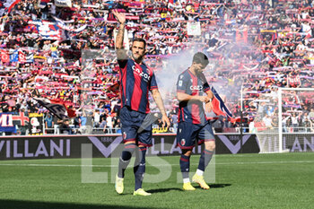 2022-09-17 - Marko Arnautovic (Bologna FC) greets Bologna supporters - BOLOGNA FC VS EMPOLI FC - ITALIAN SERIE A - SOCCER