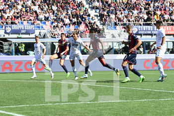 2022-09-17 - Sam Lammers (Empoli FC) head kick - BOLOGNA FC VS EMPOLI FC - ITALIAN SERIE A - SOCCER