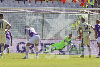 2022-09-18 - Lorenzo Montipò of Hellas Verona FC make a save on penalty during ACF Fiorentina vs Hellas Verona, 7° Serie A Tim 2022-23 game at Artemio Franchi Stadium in Firenze (FI), Italy, on September 18, 2022. - ACF FIORENTINA VS HELLAS VERONA - ITALIAN SERIE A - SOCCER