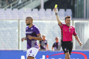 2022-09-18 - The Referee Antonio Rapuano shows the yellow card to Sofyan Amrabat of ACF Fiorentina  during ACF Fiorentina vs Hellas Verona, 7° Serie A Tim 2022-23 game at Artemio Franchi Stadium in Firenze (FI), Italy, on September 18, 2022. - ACF FIORENTINA VS HELLAS VERONA - ITALIAN SERIE A - SOCCER