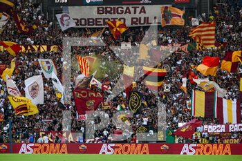 2022-09-18 - AS Roma fans during the Italian Football Championship League A 2022/2023 match between AS Roma vs Atalanta BC at the Olimpic Stadium in Rome  on 18 September 2022. - AS ROMA VS ATALANTA BC - ITALIAN SERIE A - SOCCER