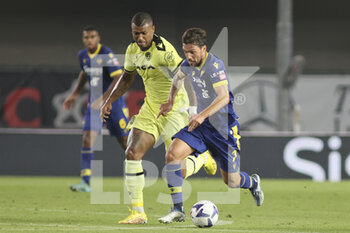 2022-10-03 - Simone Verdi of Hellas Verona FC battle for the ball with Walace of Udinese FC during Hellas Verona vs Udinese FC, 8° Serie A Tim 2022-23 game at Marcantonio Bentegodi Stadium in Verona, Italy, on October 03, 2022. - HELLAS VERONA FC VS UDINESE CALCIO - ITALIAN SERIE A - SOCCER