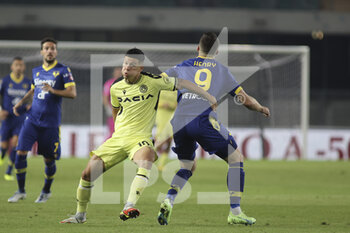 2022-10-03 - Nehuen Perez of Udinese FC competes for the ball with Thomas Henry of Hellas Verona during Hellas Verona vs Udinese FC, 8° Serie A Tim 2022-23 game at Marcantonio Bentegodi Stadium in Verona, Italy, on October 03, 2022. - HELLAS VERONA FC VS UDINESE CALCIO - ITALIAN SERIE A - SOCCER