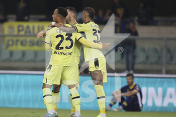 2022-10-03 - Enzo Ebosse of Udinese FC, Roberto Pereyra of Udinese FC and Tolgay Arslan of Udinese FC  celebrate the victory at the end of Hellas Verona vs Udinese FC, 8° Serie A Tim 2022-23 game at Marcantonio Bentegodi Stadium in Verona, Italy, on October 03, 2022. - HELLAS VERONA FC VS UDINESE CALCIO - ITALIAN SERIE A - SOCCER