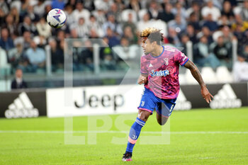 2022-10-02 - Weston McKennie (Juventus FC) kick the ball on head - JUVENTUS FC VS BOLOGNA FC - ITALIAN SERIE A - SOCCER