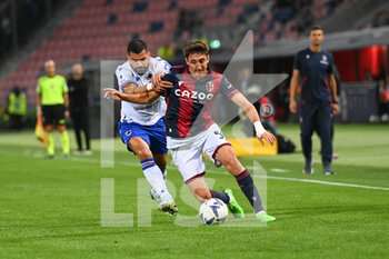 2022-10-08 - Andrea Cambiaso (Bologna FC) and Thomas Rincon (Sampdoria) in action - BOLOGNA FC VS UC SAMPDORIA - ITALIAN SERIE A - SOCCER