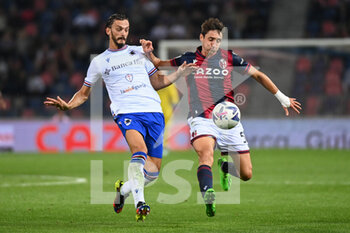 2022-10-08 - Andrea Cambiaso (Bologna FC) and Manolo Gabbiadini (Sampdoria) in action - BOLOGNA FC VS UC SAMPDORIA - ITALIAN SERIE A - SOCCER