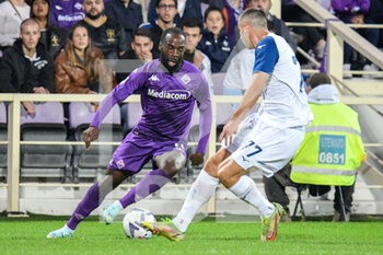 2022-10-10 - Fiorentina's Jonathan Ikone' hampered by Lazio's Adam Marusic - ACF FIORENTINA VS SS LAZIO - ITALIAN SERIE A - SOCCER