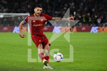 2022-10-09 - Lorenzo Pellegrini (AS Roma) during the Italian Football Championship League A 2022/2023 match between AS Roma vs US Lecce at the Olimpic Stadium in Rome on 09 October 2022. - AS ROMA VS US LECCE - ITALIAN SERIE A - SOCCER