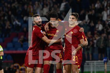 2022-10-09 - Chris Smalling (AS Roma) celebrates after scoring the goal 1-0 during the Italian Football Championship League A 2022/2023 match between AS Roma vs US Lecce at the Olimpic Stadium in Rome  on 09 October 2022. - AS ROMA VS US LECCE - ITALIAN SERIE A - SOCCER