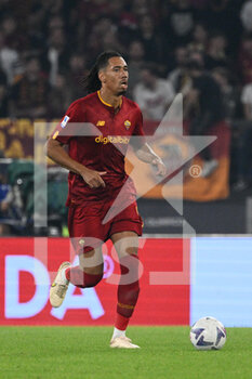 2022-10-09 - Chris Smalling (AS Roma) during the Italian Football Championship League A 2022/2023 match between AS Roma vs US Lecce at the Olimpic Stadium in Rome on 09 October 2022. - AS ROMA VS US LECCE - ITALIAN SERIE A - SOCCER