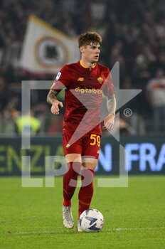 2022-10-09 - Nicola Zalewski (AS Roma) during the Italian Football Championship League A 2022/2023 match between AS Roma vs US Lecce at the Olimpic Stadium in Rome on 09 October 2022. - AS ROMA VS US LECCE - ITALIAN SERIE A - SOCCER
