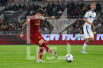2022-10-09 - Nicola Zalewski (AS Roma) during the Italian Football Championship League A 2022/2023 match between AS Roma vs US Lecce at the Olimpic Stadium in Rome  on 09 October 2022. - AS ROMA VS US LECCE - ITALIAN SERIE A - SOCCER