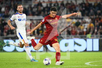 2022-10-09 - Eldor Shomurodov (AS Roma) during the Italian Football Championship League A 2022/2023 match between AS Roma vs US Lecce at the Olimpic Stadium in Rome on 09 October 2022. - AS ROMA VS US LECCE - ITALIAN SERIE A - SOCCER