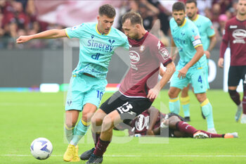 2022-10-09 - Valerio Mantovani of US Salernitana and Ajdin Hrustic of Hellas Verona FC  competes for the ball with  during the Serie A match between US Salernitana 1919 and Hellas Verona FC  at Stadio Arechi   - US SALERNITANA VS HELLAS VERONA - ITALIAN SERIE A - SOCCER