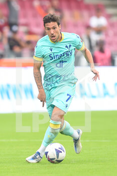 2022-10-09 - Simone Verdi of Hellas Verona FC  in action  during the Serie A match between US Salernitana 1919 and Hellas Verona FC  at Stadio Arechi   - US SALERNITANA VS HELLAS VERONA - ITALIAN SERIE A - SOCCER