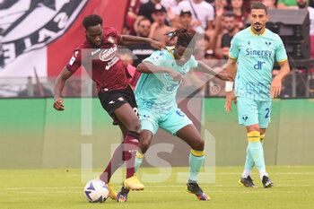 2022-10-09 - Lassana Coulibaly of US Salernitana and Adrien Tameze of Hellas Verona FC  competes for the ball with  during the Serie A match between US Salernitana 1919 and Hellas Verona FC  at Stadio Arechi   - US SALERNITANA VS HELLAS VERONA - ITALIAN SERIE A - SOCCER