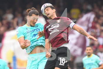 2022-10-09 - Ivan Radovanovic of US Salernitana and Milan Djuric of Hellas Verona FC  competes for the ball with  during the Serie A match between US Salernitana 1919 and Hellas Verona FC  at Stadio Arechi   - US SALERNITANA VS HELLAS VERONA - ITALIAN SERIE A - SOCCER