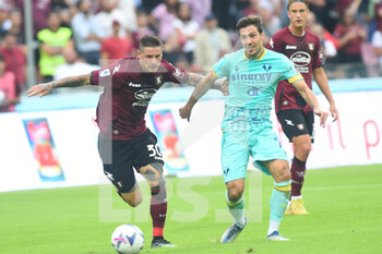 2022-10-09 - Pasquale Mazzocchi US Salernitana and Simone Verdi of Hellas Verona FC  competes for the ball with  during the Serie A match between US Salernitana 1919 and Hellas Verona FC  at Stadio Arechi   - US SALERNITANA VS HELLAS VERONA - ITALIAN SERIE A - SOCCER