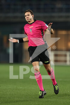 2022-10-15 - The referee Matteo Mercenaro gestures  - ATALANTA BC VS US SASSUOLO - ITALIAN SERIE A - SOCCER