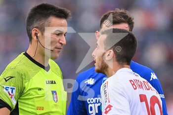 2022-10-15 - Antonio Rapuano (referee) and Samuele Birindelli (AC Monza) - EMPOLI FC VS AC MONZA - ITALIAN SERIE A - SOCCER