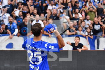 2022-10-15 - Filippo Bandinelli (Empoli FC)  throws his shirt to the fans - EMPOLI FC VS AC MONZA - ITALIAN SERIE A - SOCCER
