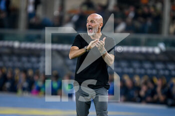 2022-10-16 - Milan's Head Coach Stefano Pioli gestures portrait - HELLAS VERONA FC VS AC MILAN - ITALIAN SERIE A - SOCCER