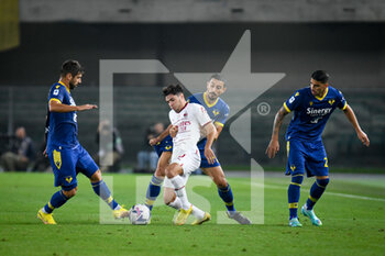 2022-10-16 - Milan's Brahim Diaz hindered by Verona's Koray Gunter - HELLAS VERONA FC VS AC MILAN - ITALIAN SERIE A - SOCCER