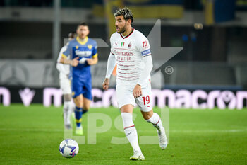2022-10-16 - Milan's Theo Hernandez in action - HELLAS VERONA FC VS AC MILAN - ITALIAN SERIE A - SOCCER