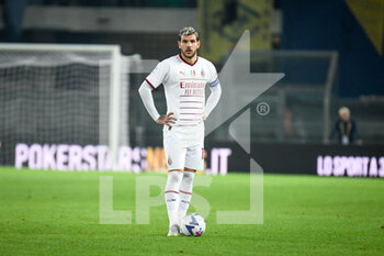 2022-10-16 - Milan's Theo Hernandez at the free kick - HELLAS VERONA FC VS AC MILAN - ITALIAN SERIE A - SOCCER