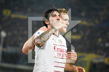 2022-10-16 - Milan's Sandro Tonali celebrates after scoring a goal with Milan's Tommaso Pobega - HELLAS VERONA FC VS AC MILAN - ITALIAN SERIE A - SOCCER